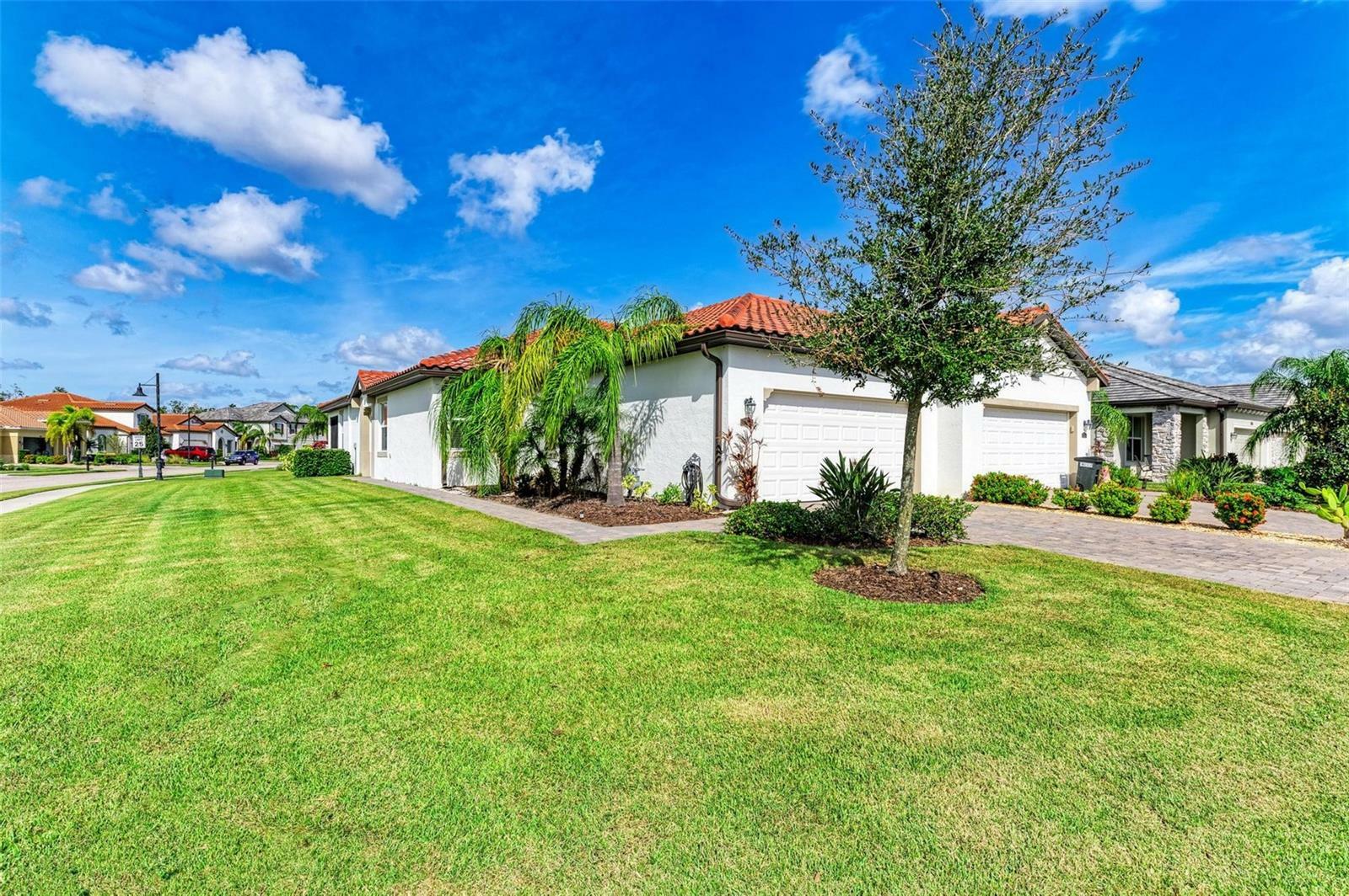 Property Photo:  2324 Springhaven Lane  FL 34211 