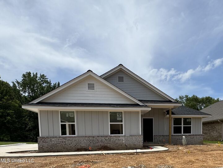 Property Photo: 4269 W Olivia Circle MS 38654