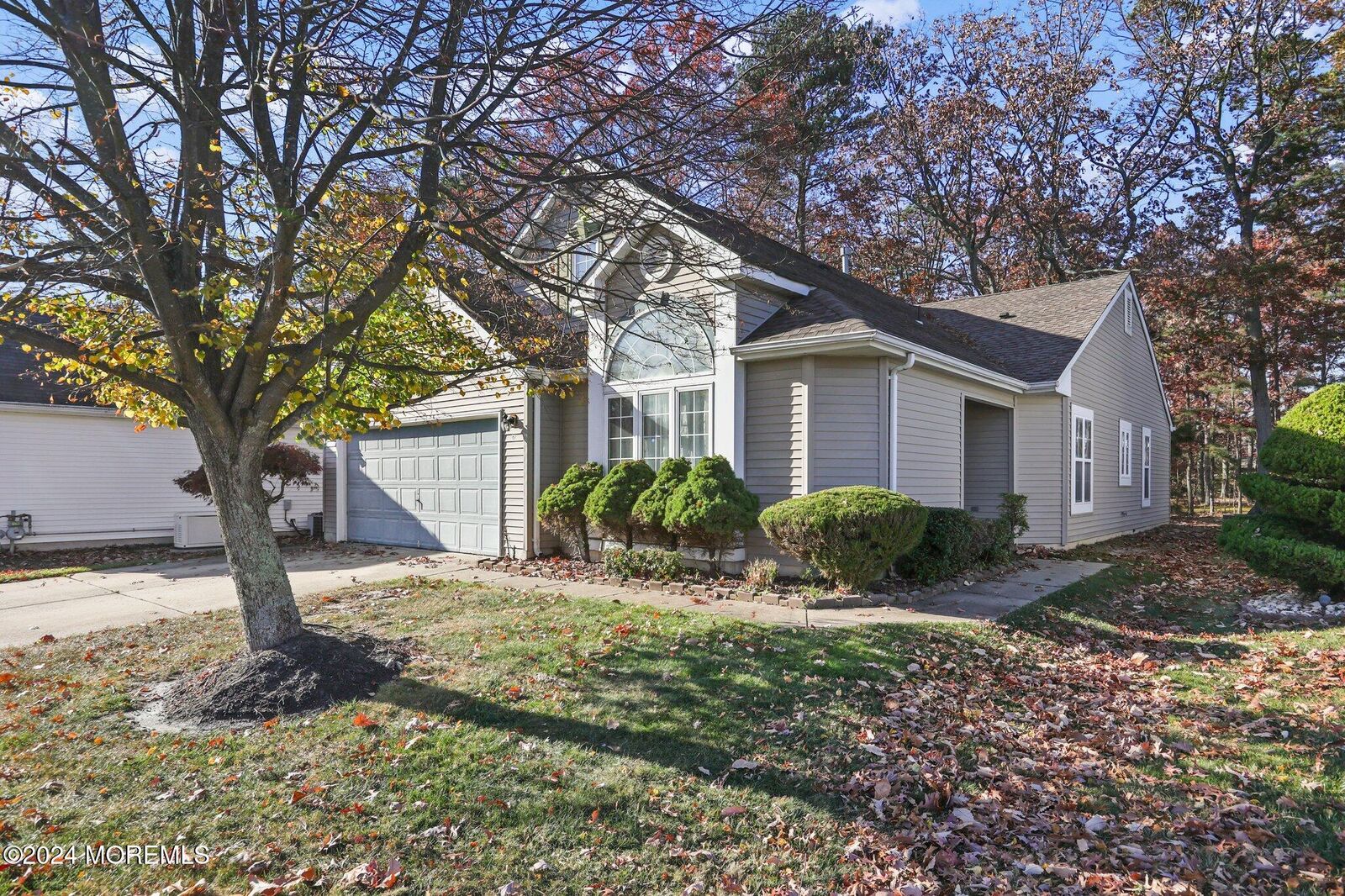 Property Photo:  6 Angus Court  NJ 08527 