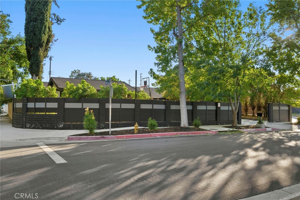 Property Photo:  22400 Bessemer Street  CA 91367 