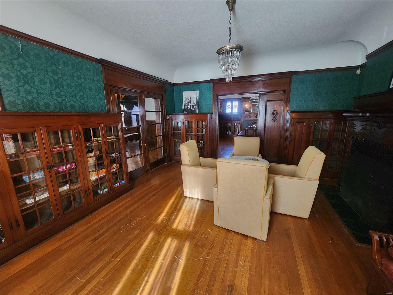 Property Photo:  5103 Waterman Boulevard  MO 63108 