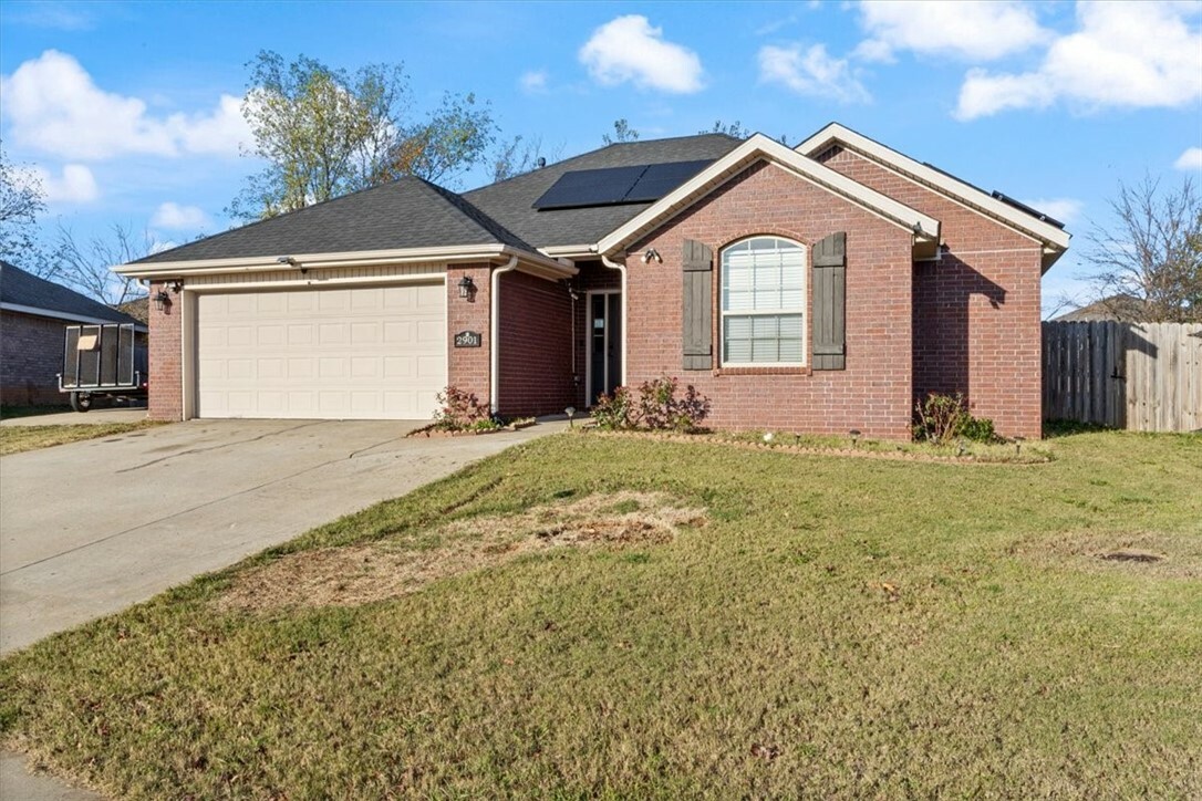 Property Photo:  2901 S E Street  AR 72758 