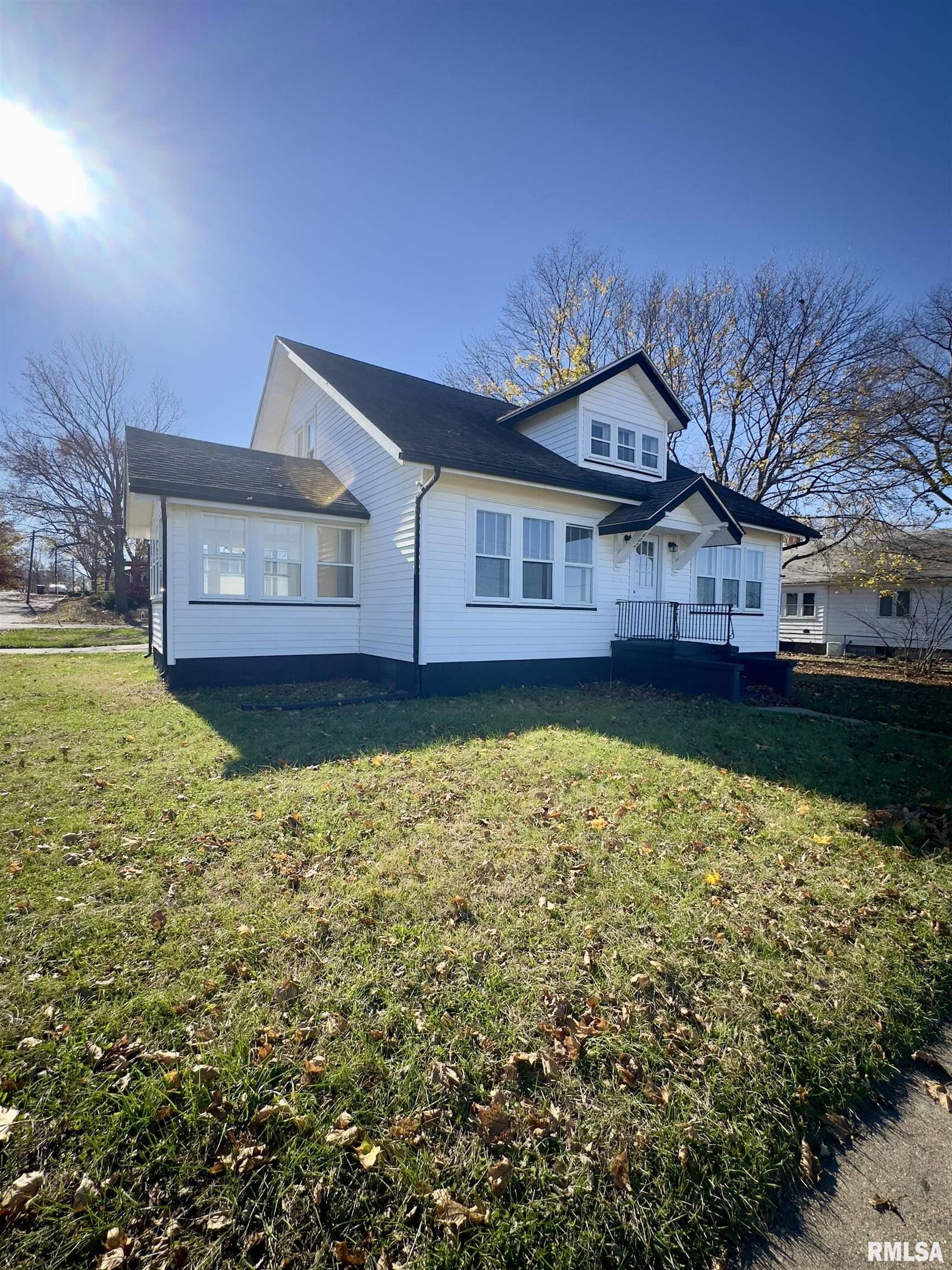 Property Photo:  602 W Main Street  IL 61564 