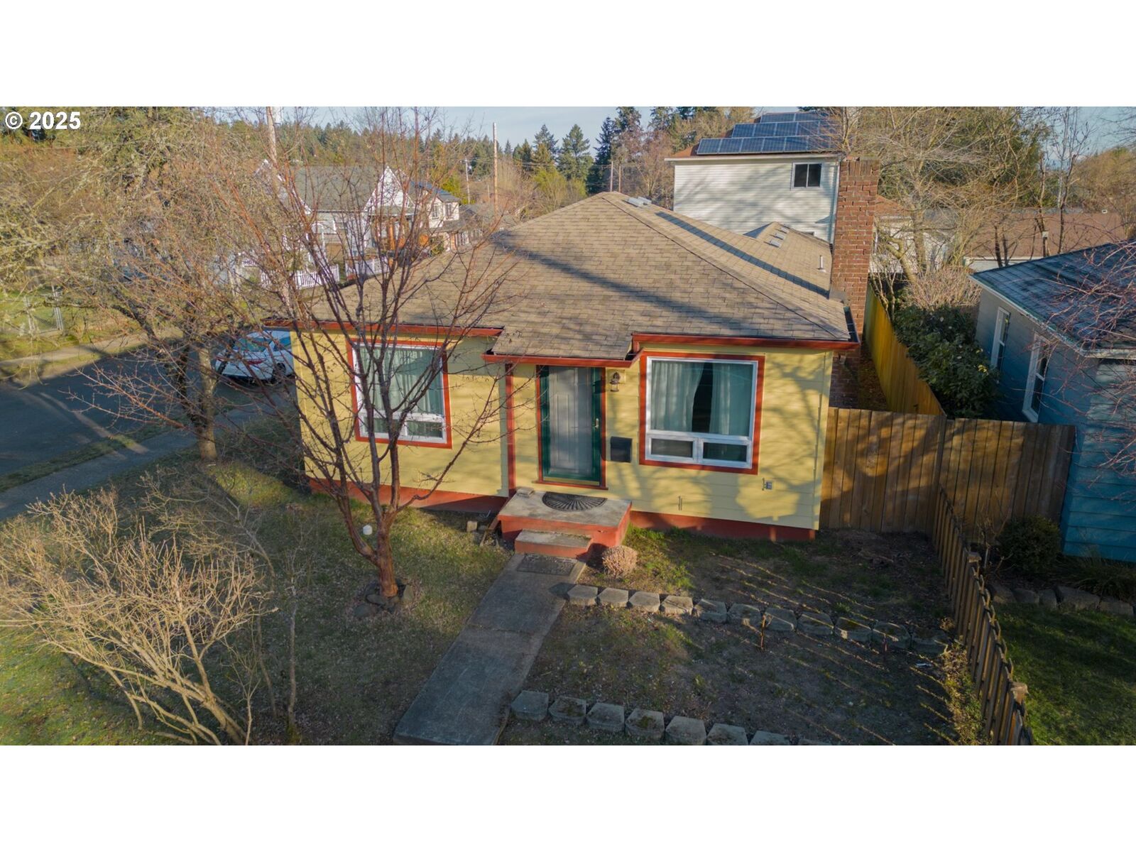 Property Photo:  8937 N Smith St  OR 97203 