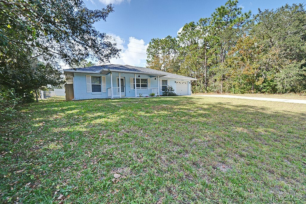 Property Photo:  8608 N Vince Drive  FL 34434 