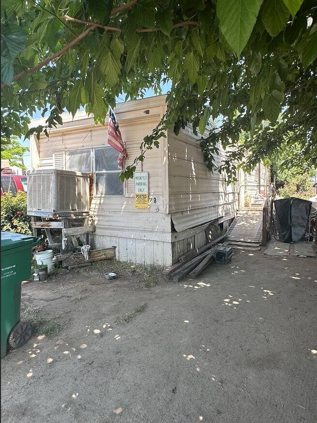 Property Photo:  474 Douglas Street  CA 93257 