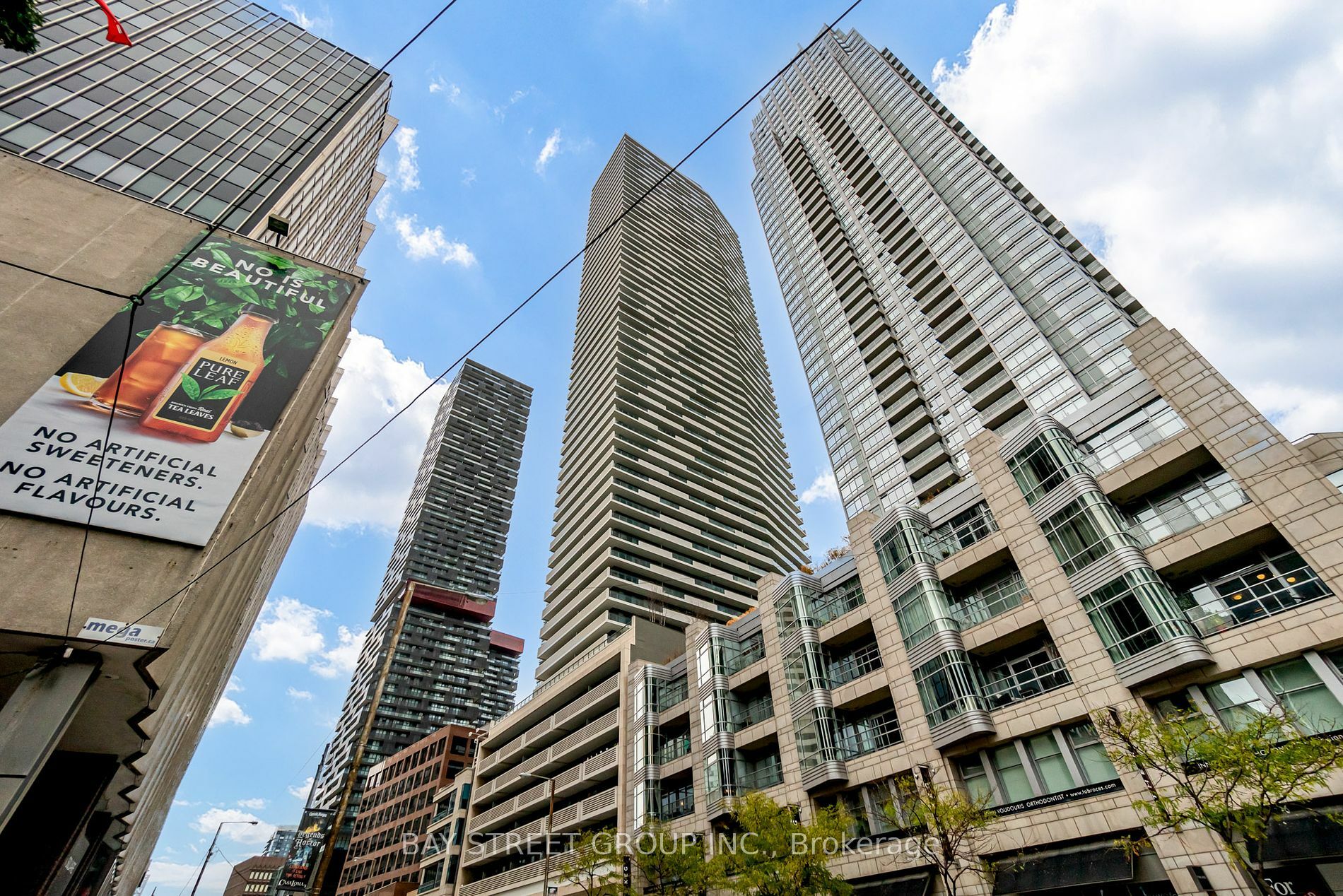 Property Photo:  2221 Yonge St 4206  ON M4S 2B4 