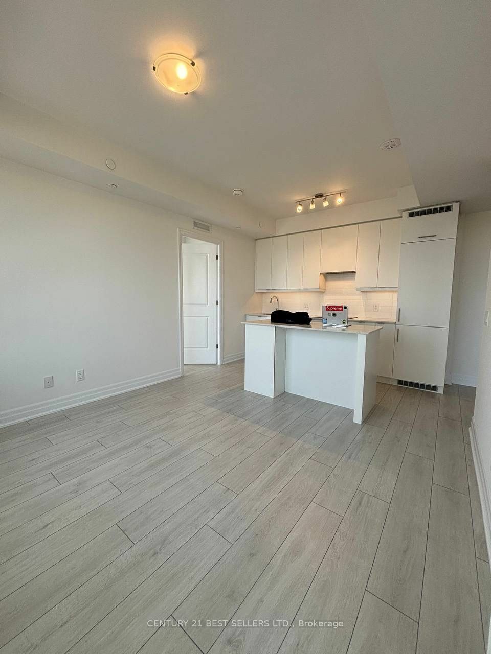 Property Photo:  30 Elm Dr W 1904  ON L5B 1L9 