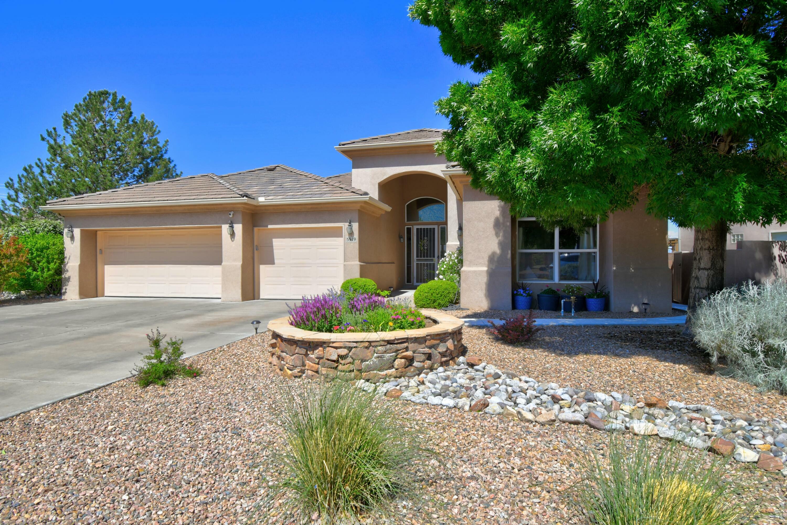 Property Photo:  5919 Silver Leaf Trail NE  NM 87111 