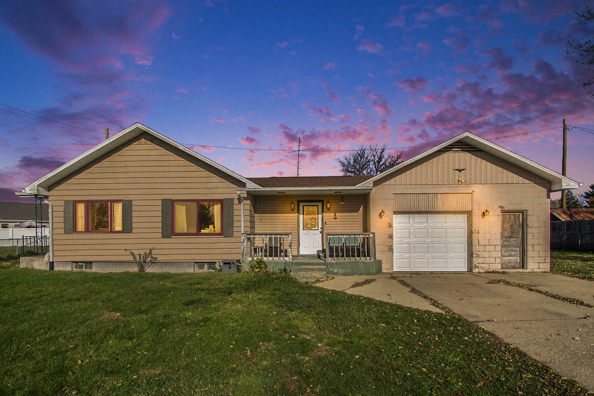 Property Photo: 1004 Illinois Street IN 46574