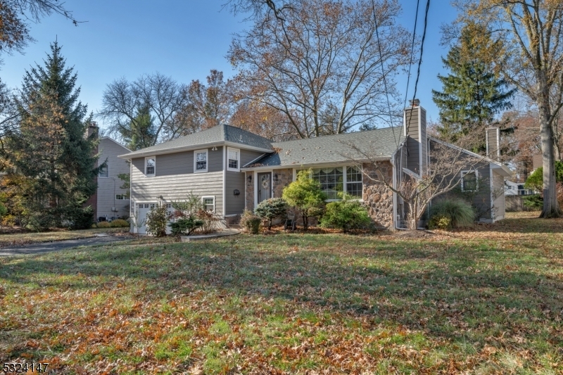 Property Photo:  22 Broadlawn Dr  NJ 07039 