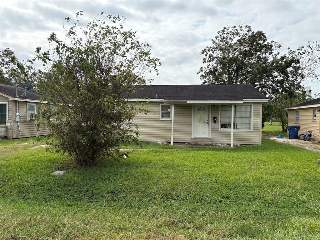 Property Photo:  104 Prewitt Lane  TX 77486 