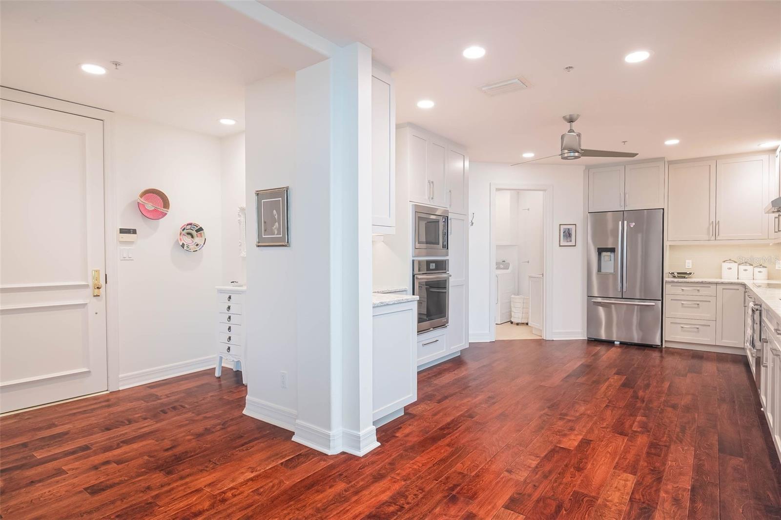 Property Photo: 340 S Palm Avenue 11 FL 34236