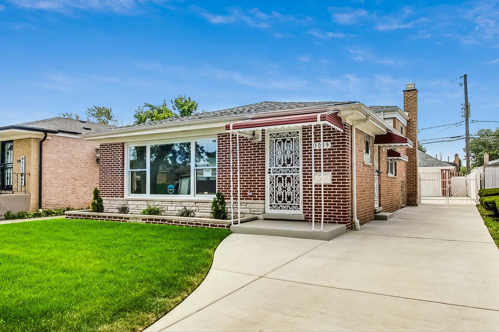 Property Photo:  1019 W 110th Street  IL 60643 