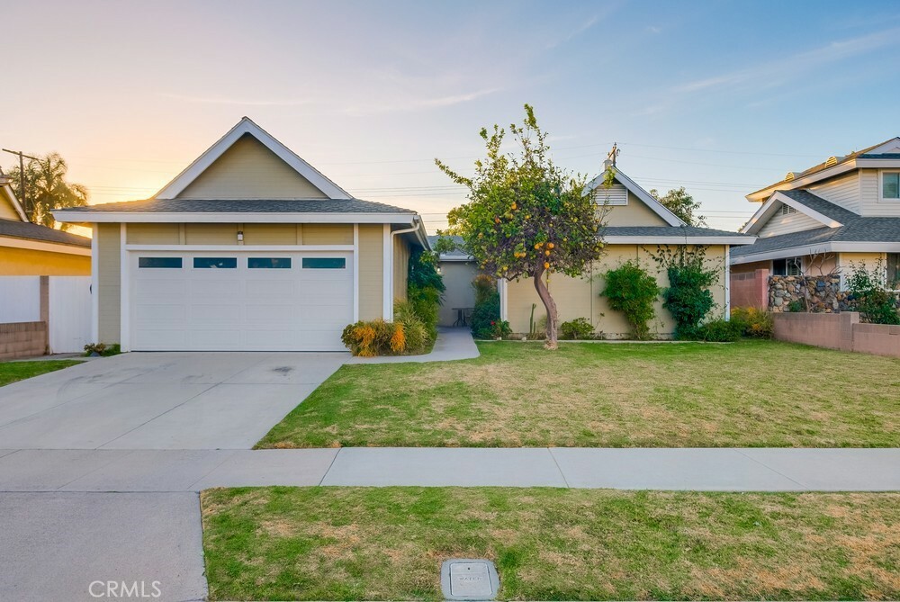 Property Photo:  15851 Dundalk Lane  CA 92647 