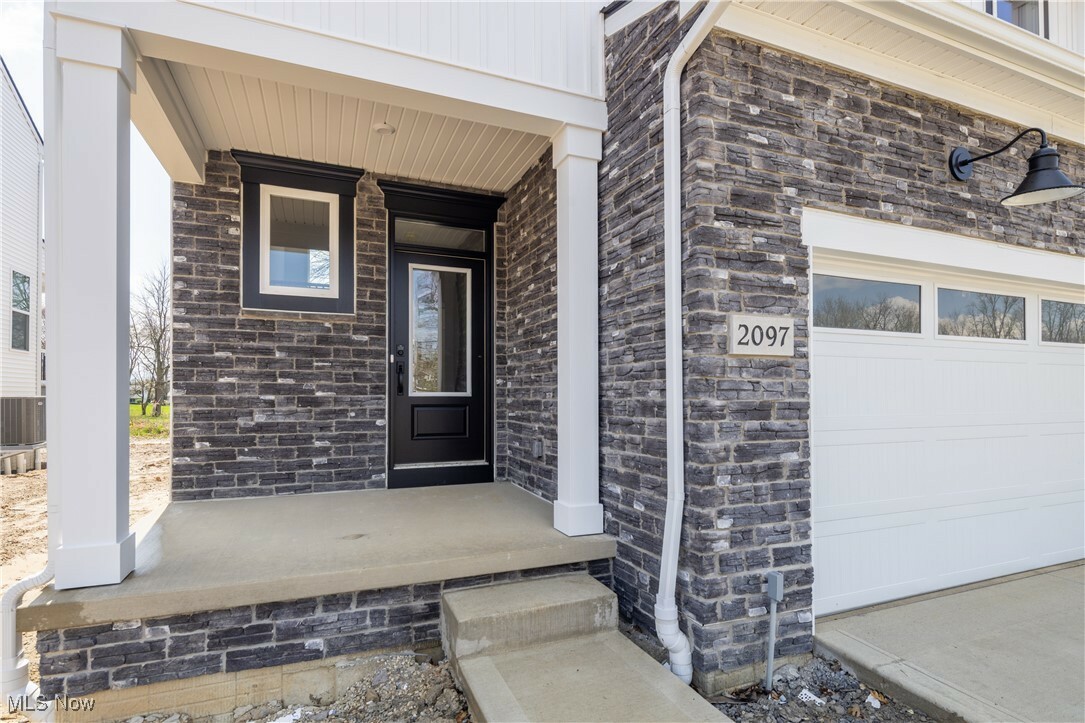 Property Photo:  2097 Glenmont Drive  OH 44212 
