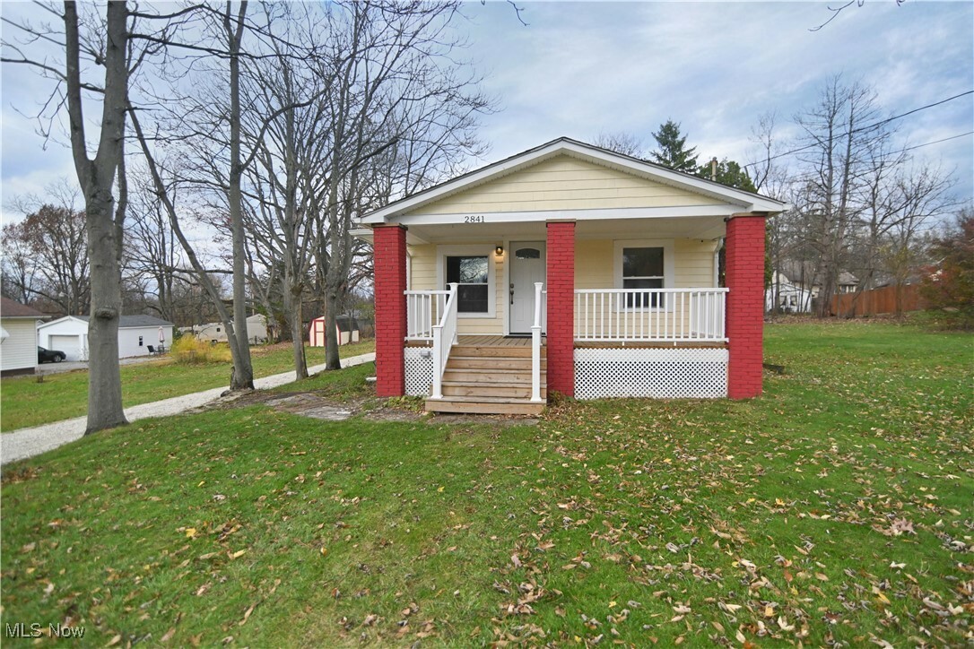 Property Photo:  2841 Orchard Avenue SE  OH 44484 