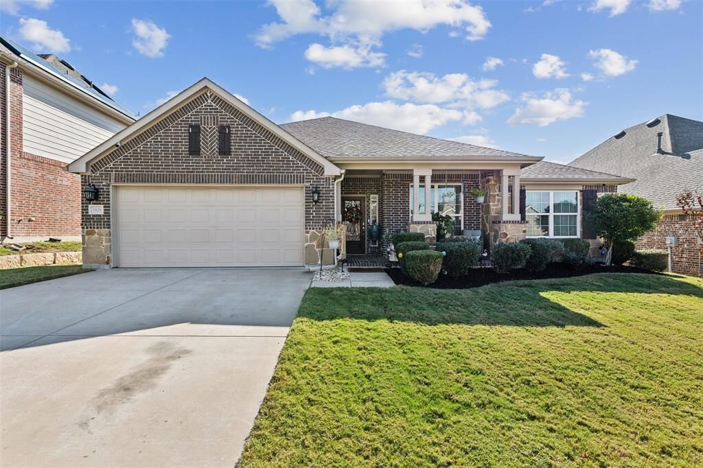 Property Photo:  1928 Angein Lane  TX 76131 