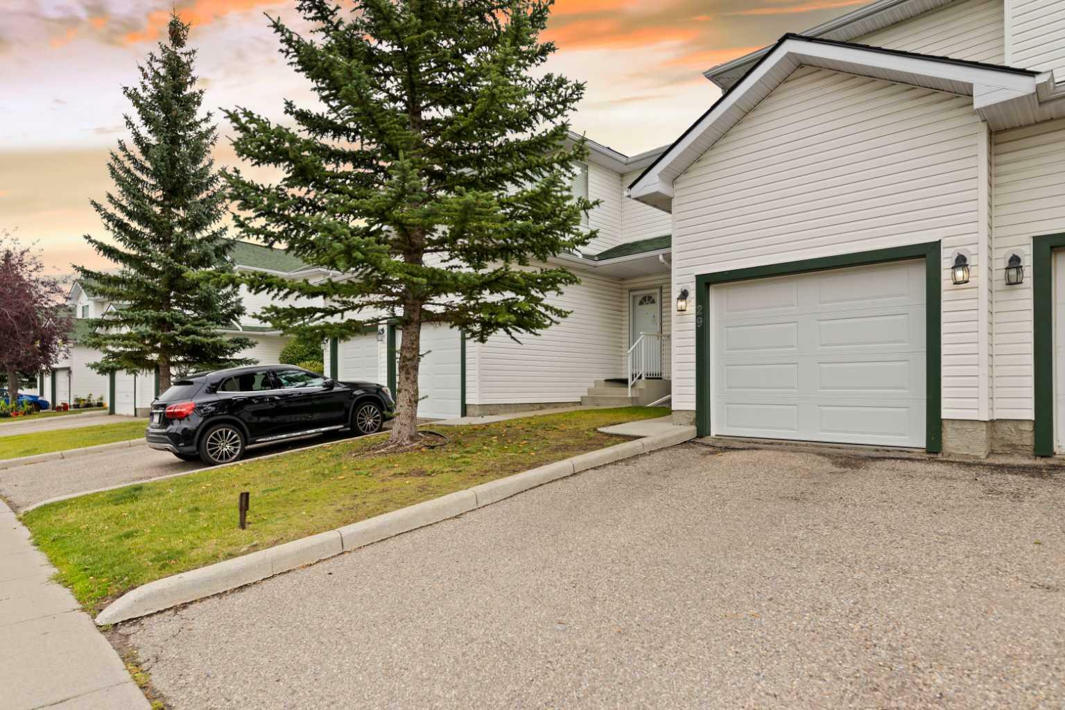 Property Photo:  29 Sandpiper Link NW  AB T3K 4L7 