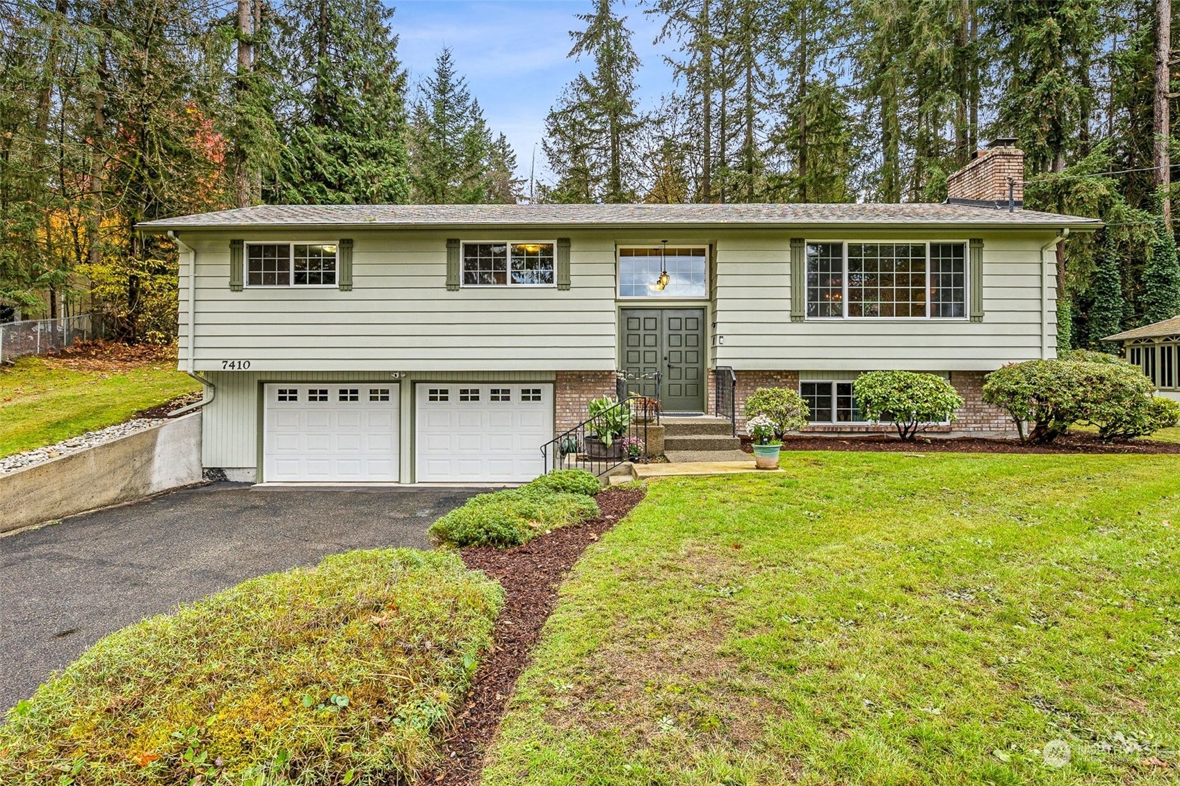 Property Photo:  7410 86th St E  WA 98371 