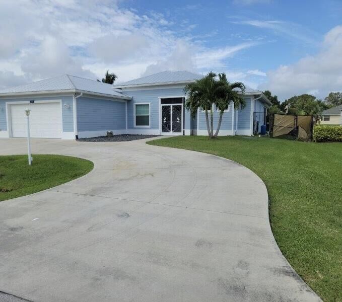 Property Photo:  213 NE Sagamore Terrace NE  FL 34983 