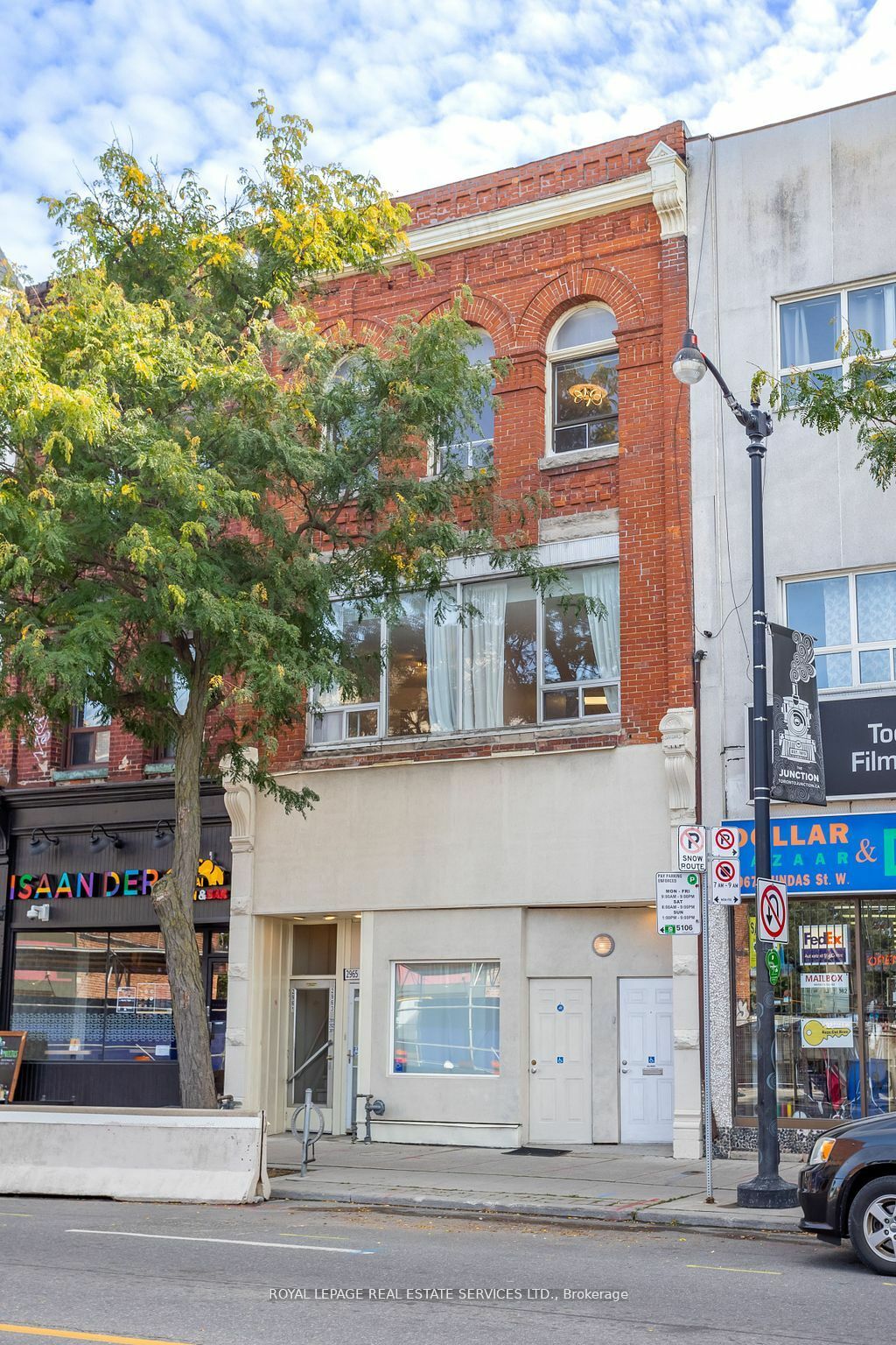 Photo de la propriété:  2963 Dundas St W  ON M6P 1Z2 