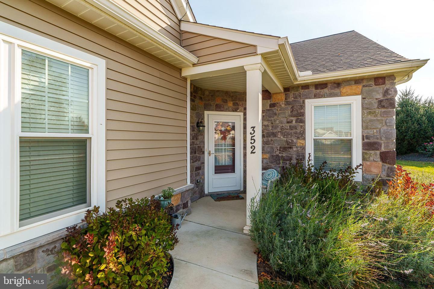 Property Photo: 352 Meadow Rose Drive PA 17543