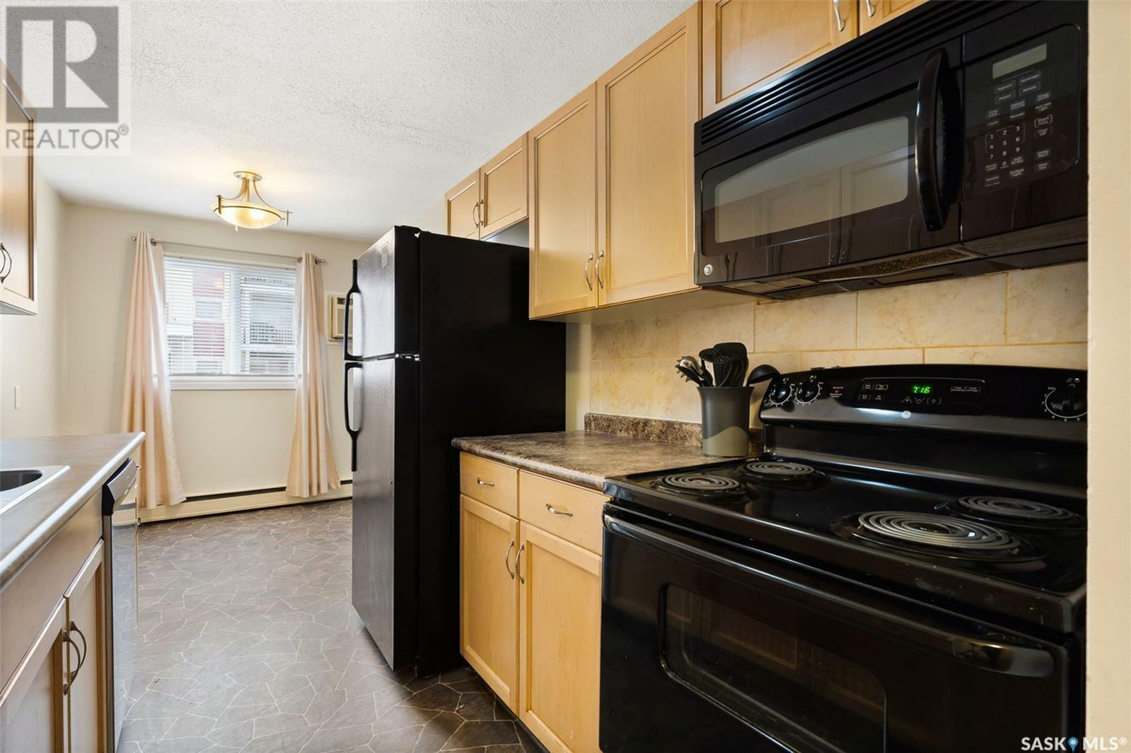 Property Photo:  7 1811 8th Avenue N  SK S4R 0G5 