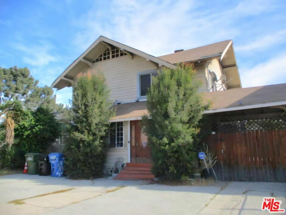 Property Photo:  1612   Arlington Ave  CA 90019 