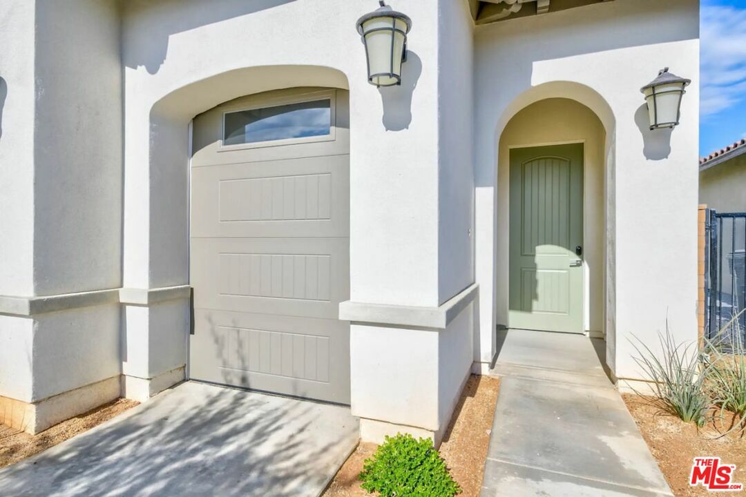 Property Photo:  80240   Platinum Way  CA 92253 