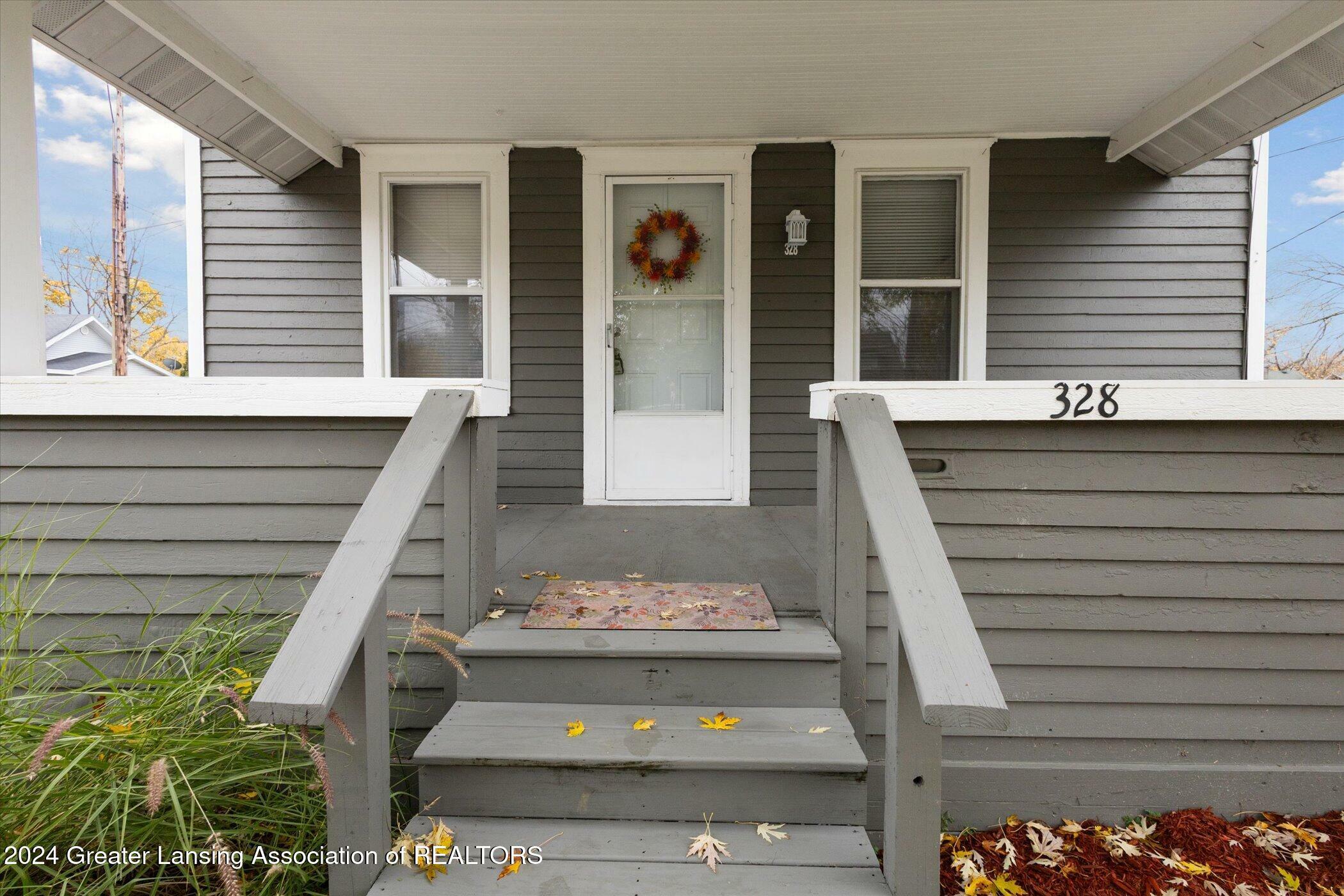 Property Photo:  328 S Magnolia Avenue  MI 48912 