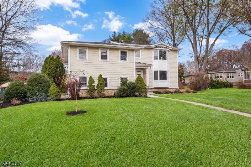 Property Photo:  37 Woodbine Cir  NJ 07974 