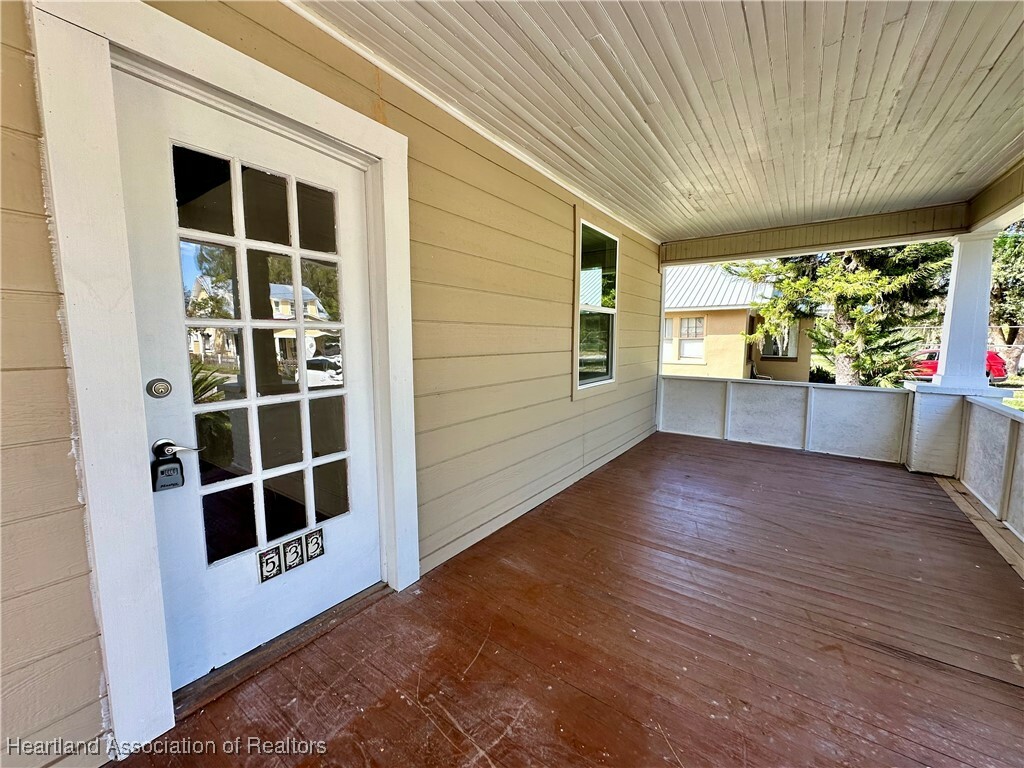 Property Photo:  533 Rose Avenue  FL 33870 