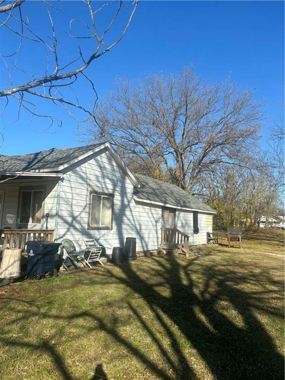 Property Photo:  1000 W Locust Street  KS 67301 