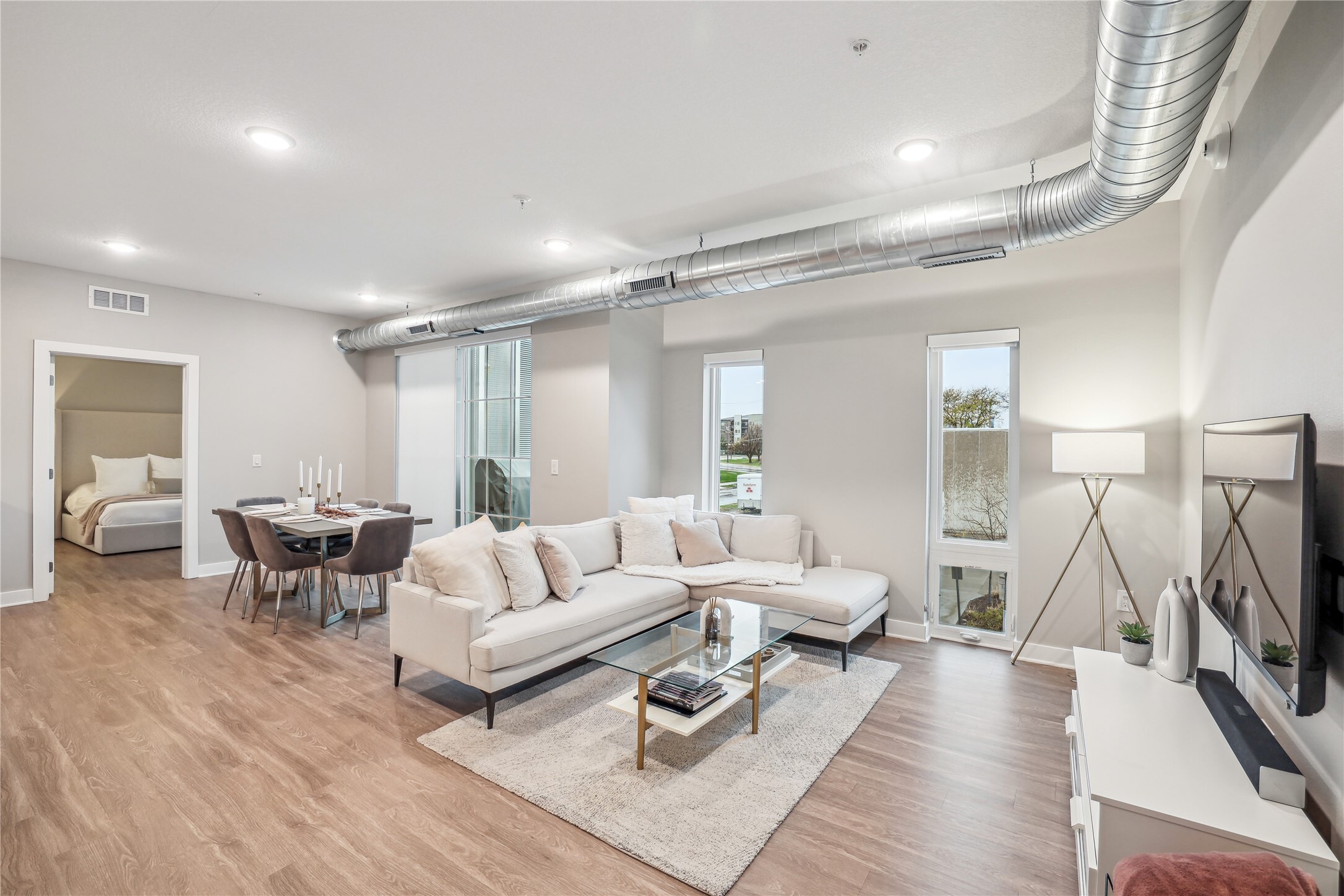 Property Photo: 450 SW 7th Street 208 IA 50309