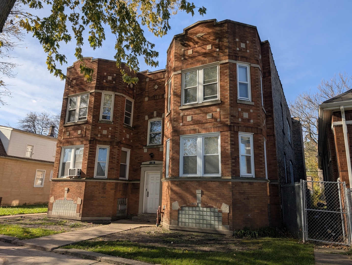 Property Photo:  7332 S May Street  IL 60621 