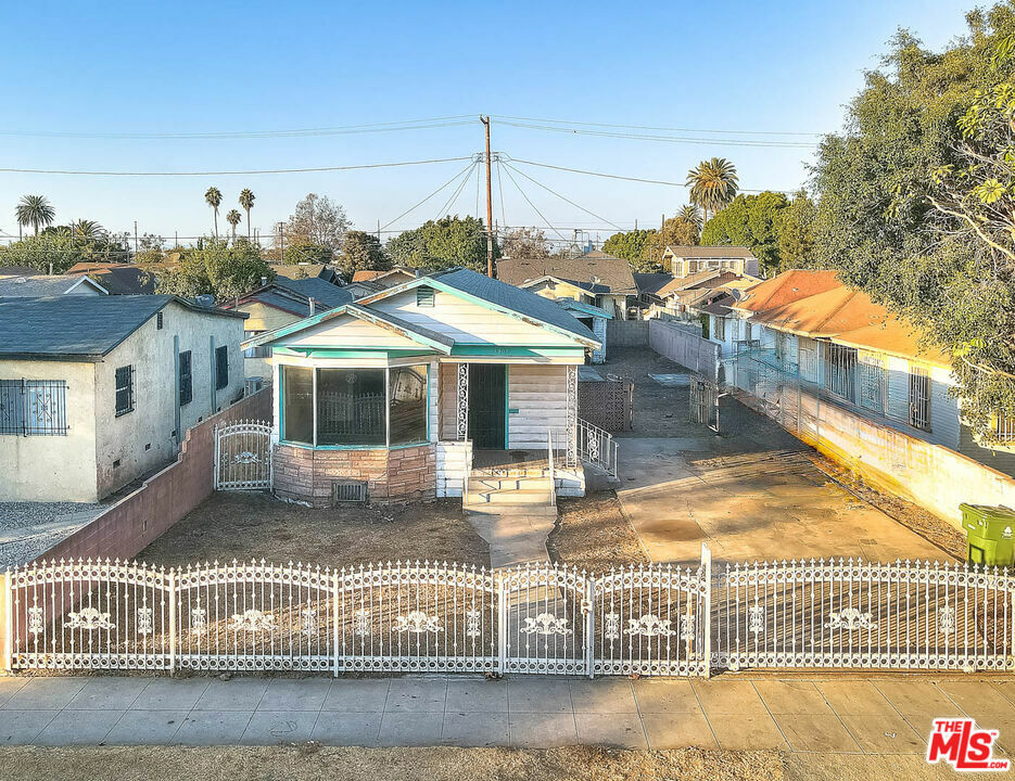 Property Photo:  1307 W 59th Place  CA 90044 