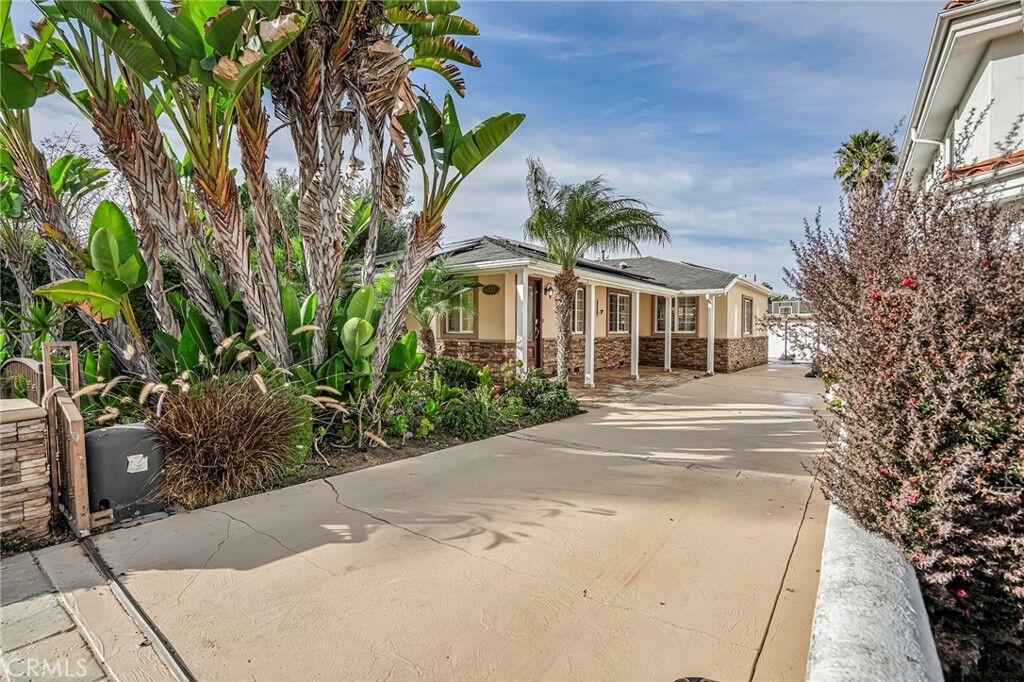 Property Photo: 1837 6th Street CA 90266