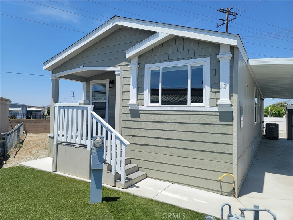 Property Photo: 260 N Lyon Ave 42 CA 92543