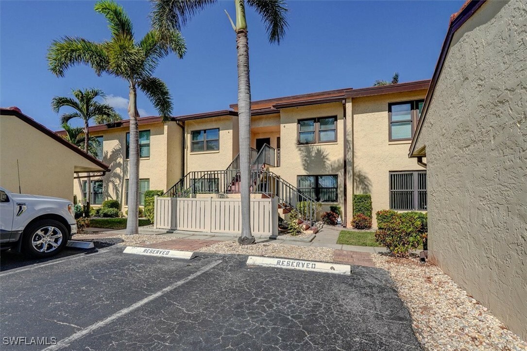 Property Photo: 5103 Sunnybrook Court 3 FL 33904