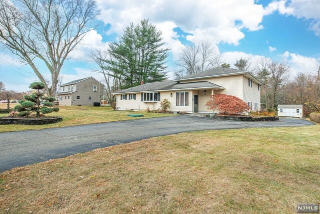 Property Photo:  41 Heather Hills Drive  NJ 07438 