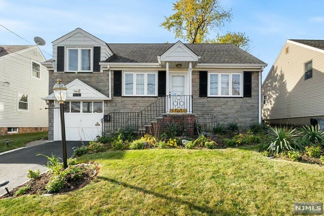 Property Photo:  33 Lockwood Drive  NJ 07013 