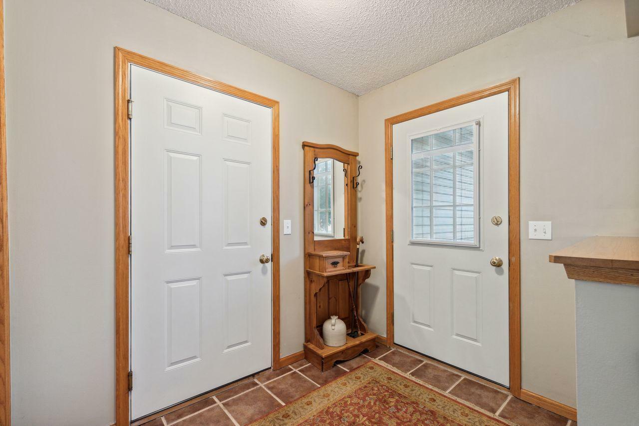 Property Photo:  943 Carriage Lane  MN 55318 