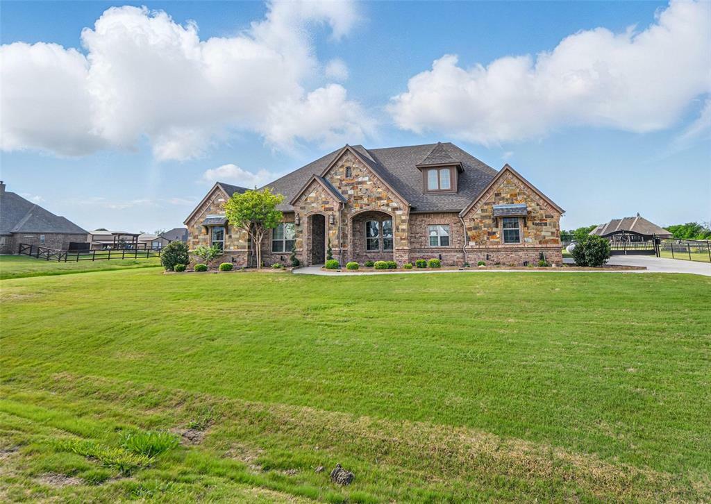 Property Photo: 13401 Moorhouse Way TX 76247