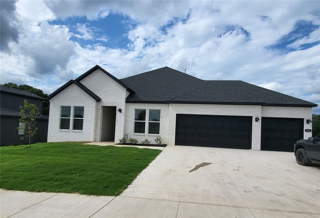 Property Photo: 948 Red Cedar Place AR 72756