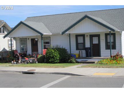 555 Spruce St  Brookings OR 97415 photo