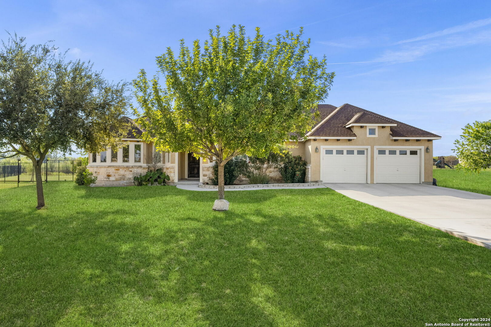 Property Photo:  16030 Lake Shore Dr  TX 78052 