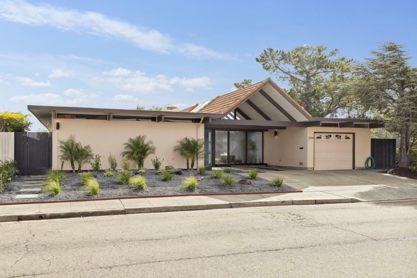 Property Photo:  2999 Frontera Way  CA 94010 