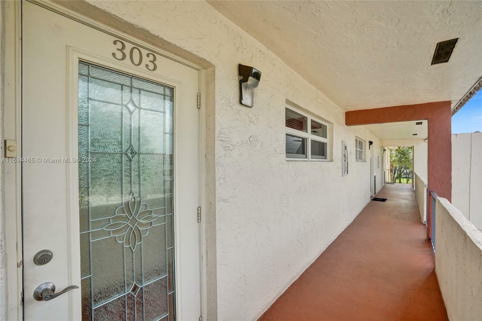 Property Photo:  400 S Hollybrook Dr 303  FL 33025 