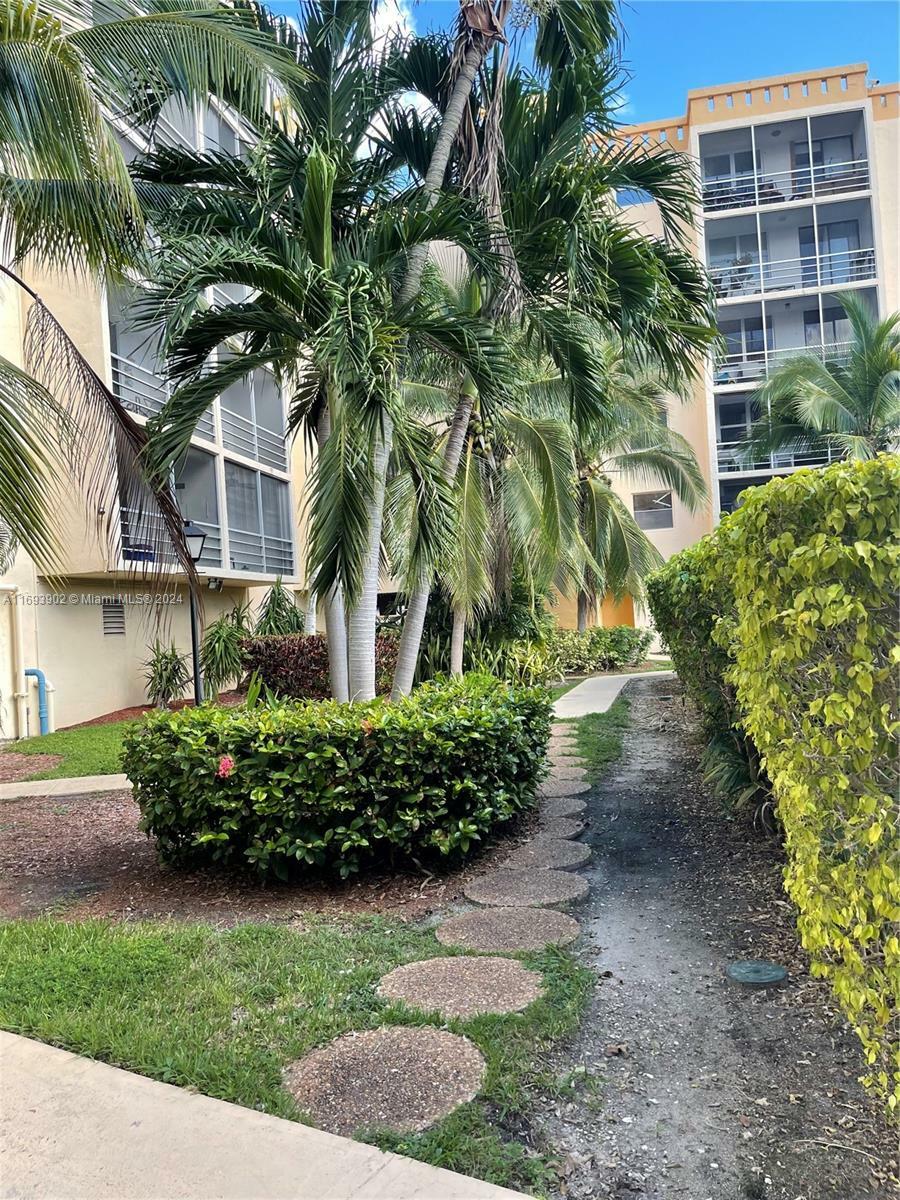 Property Photo:  2935 NE 163rd St 3R  FL 33160 